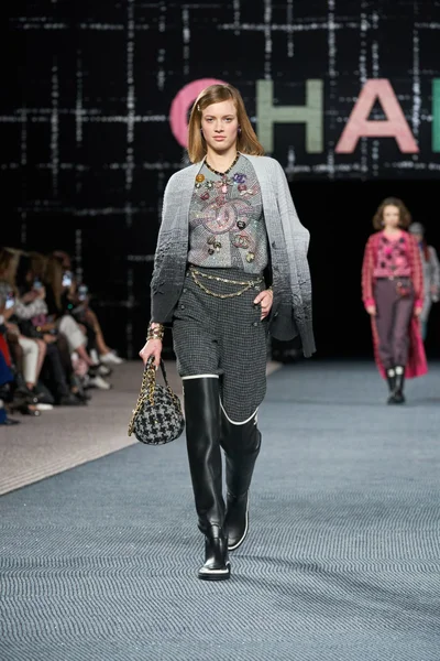 Look 27